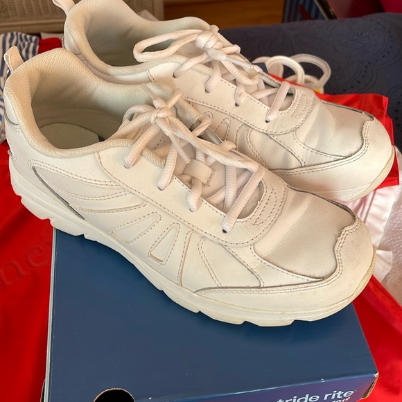 STRIDE RITE Girls White Tennis shoes Sz. 5.5 - Picture 1 of 7